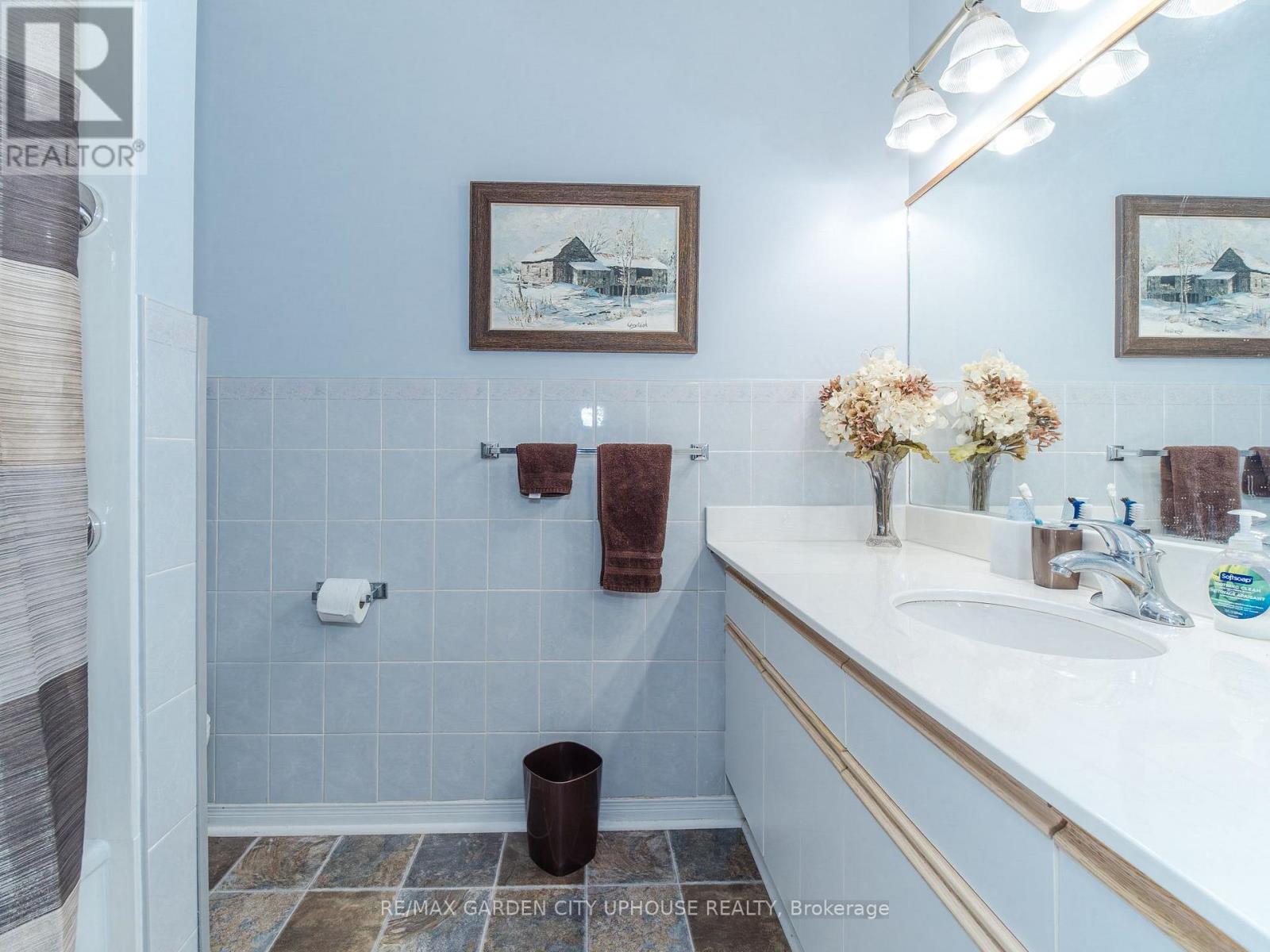 103 - 122 Bunting Road, St. Catharines (E. Chester), ON - Indoor Photo Showing Bathroom