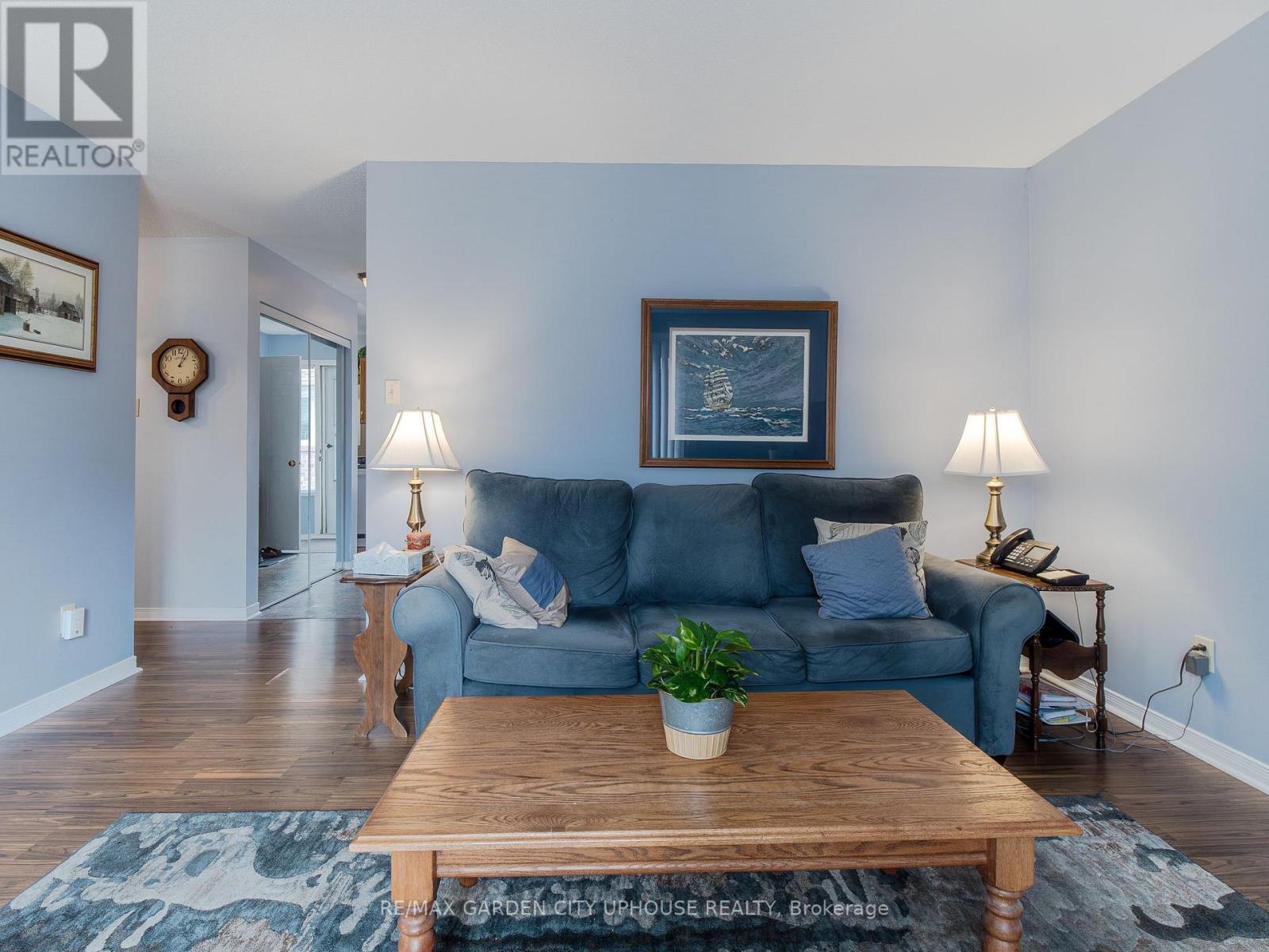 103 - 122 Bunting Road, St. Catharines (E. Chester), ON - Indoor Photo Showing Living Room