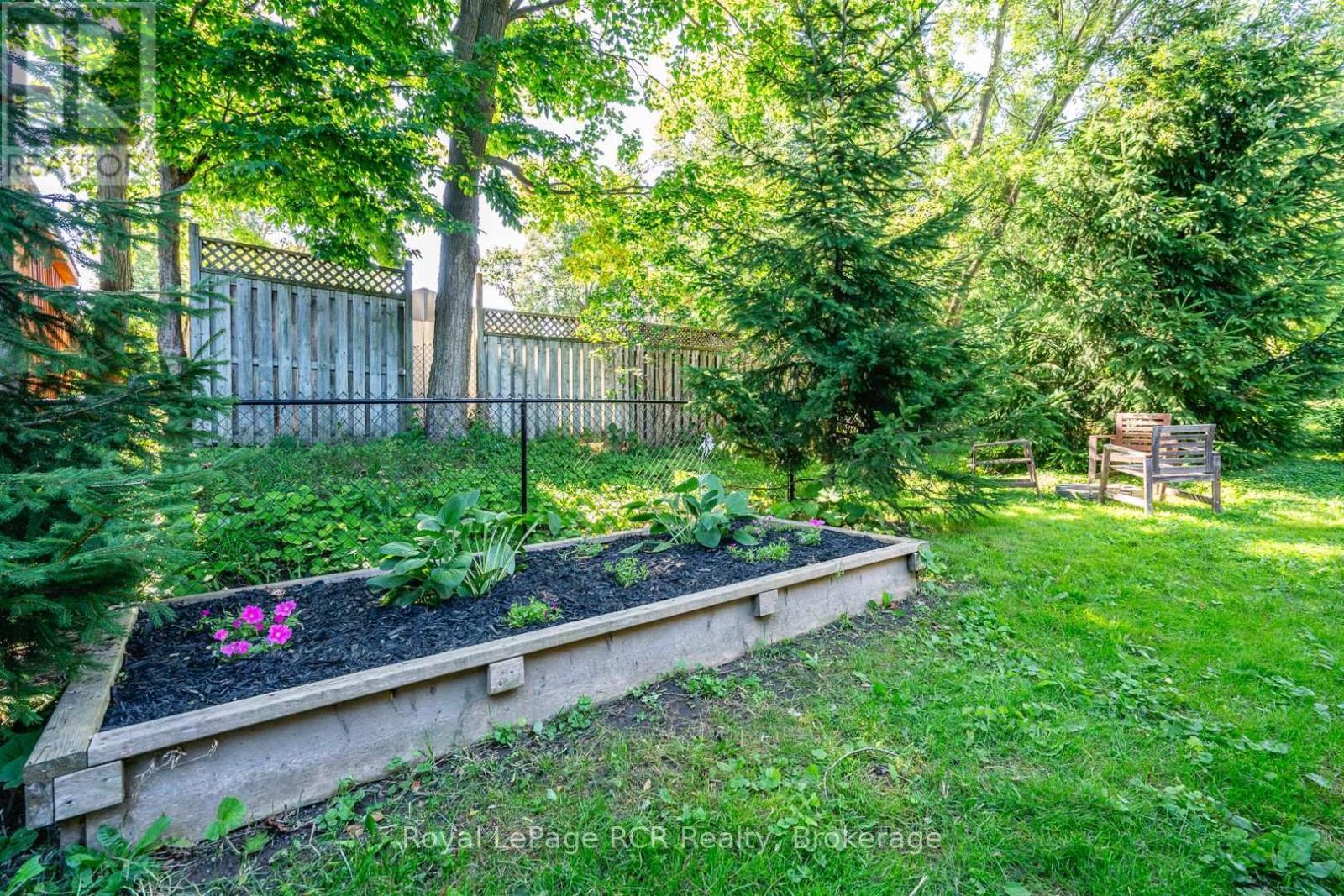 garden - 246 16Th Avenue Crescent, Hanover, ON - Outdoor