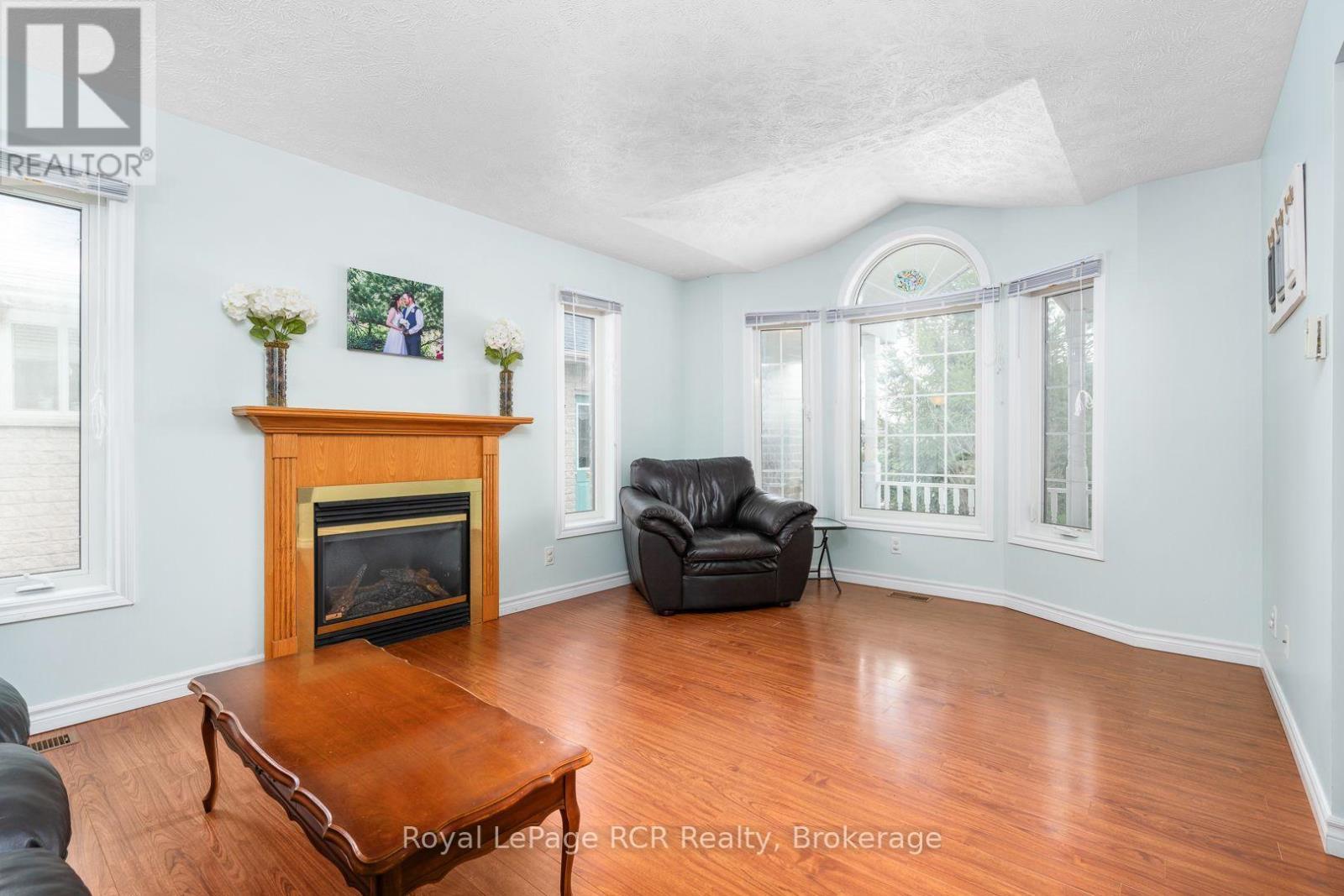 cozy gas fireplace - 246 16Th Avenue Crescent, Hanover, ON - Indoor Photo Showing Living Room With Fireplace