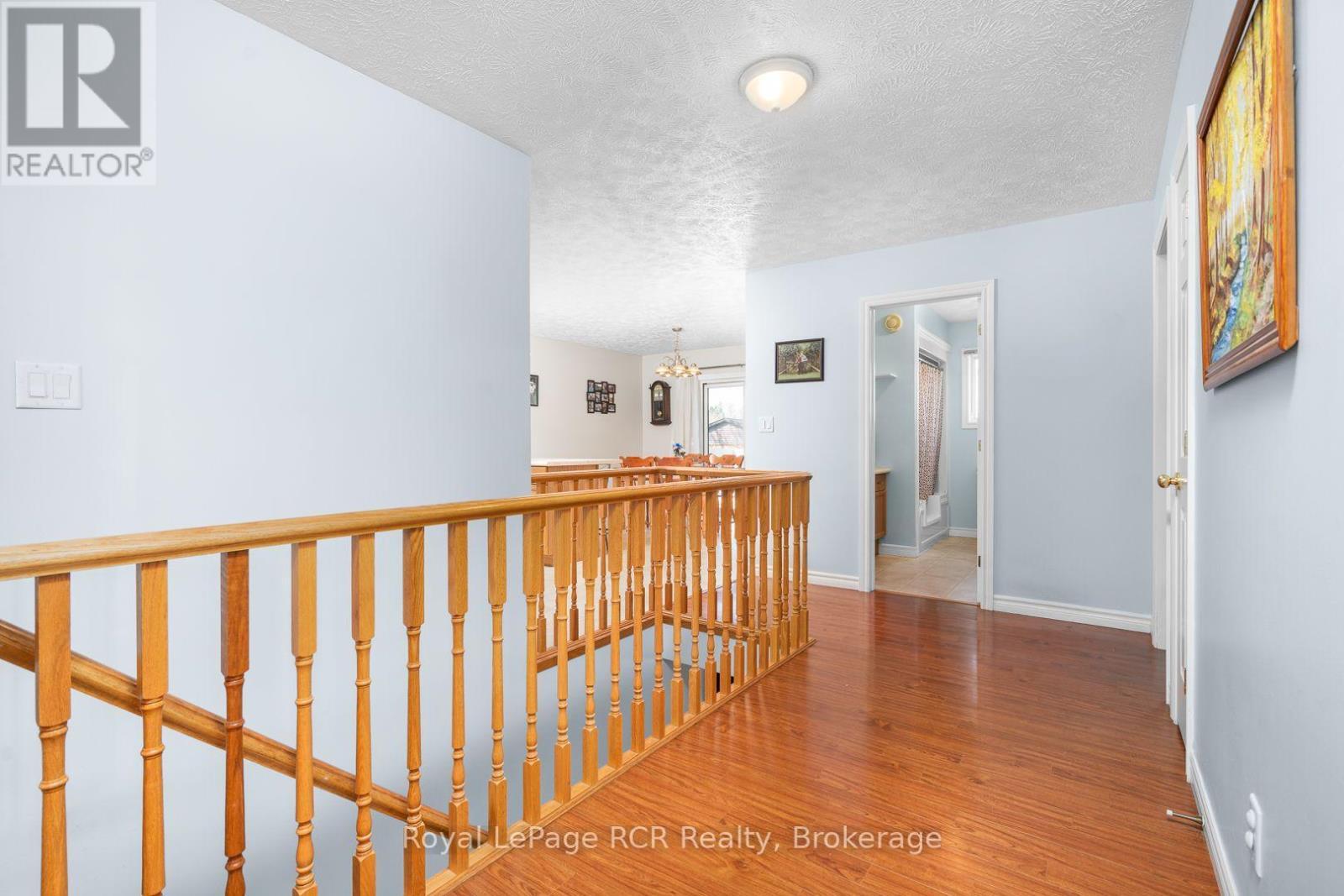 wide hallway - 246 16Th Avenue Crescent, Hanover, ON - Indoor Photo Showing Other Room