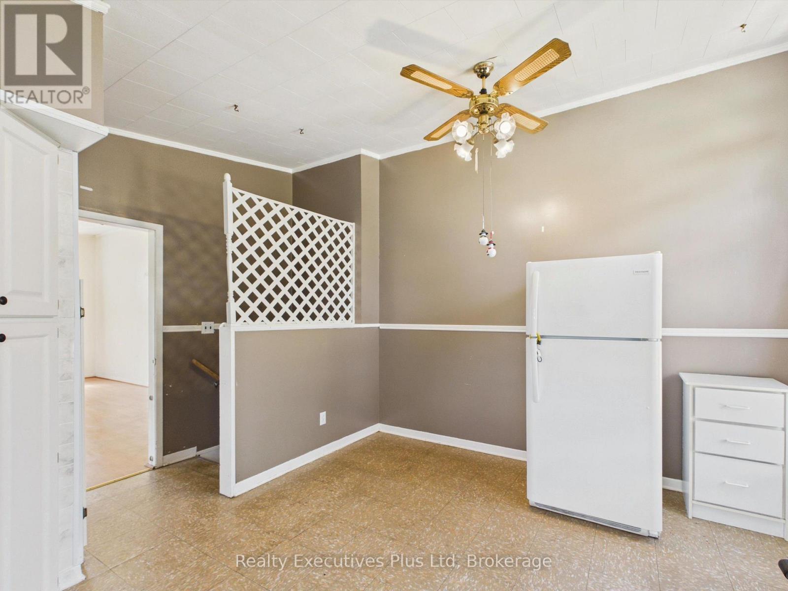 106 Cheryl Crescent, Strong, ON - Indoor Photo Showing Other Room
