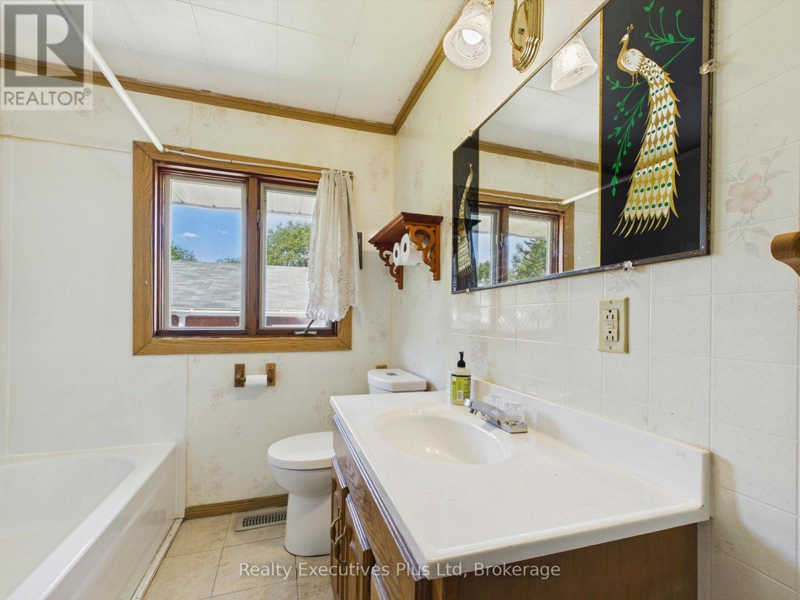 106 Cheryl Crescent, Strong, ON - Indoor Photo Showing Bathroom