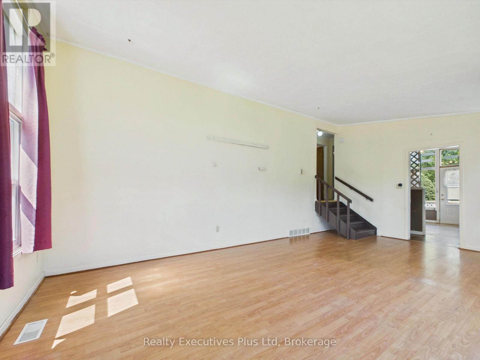 106 Cheryl Crescent, Strong, ON - Indoor Photo Showing Other Room