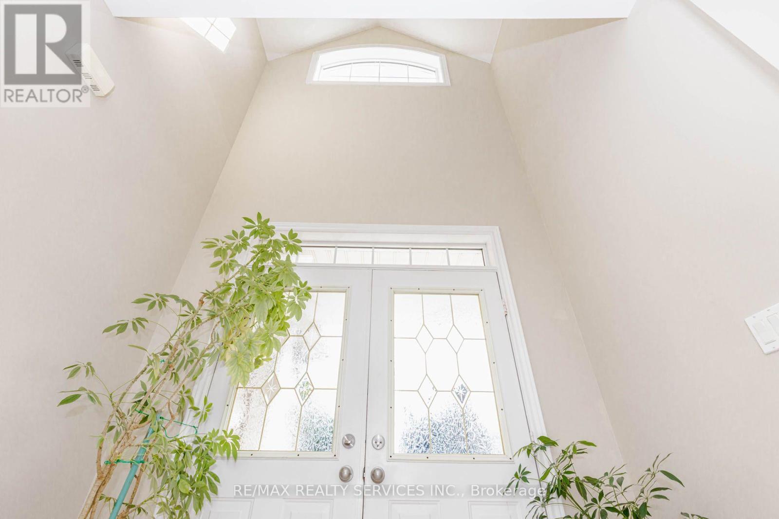 128 Valleywood Boulevard, Caledon, ON - Indoor Photo Showing Other Room