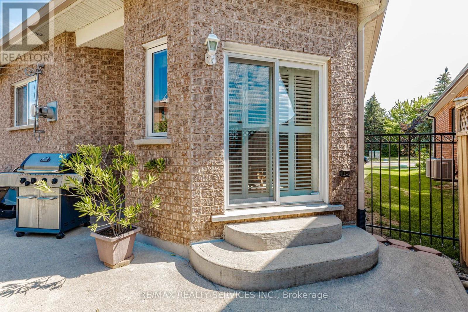 128 Valleywood Boulevard, Caledon, ON - Outdoor