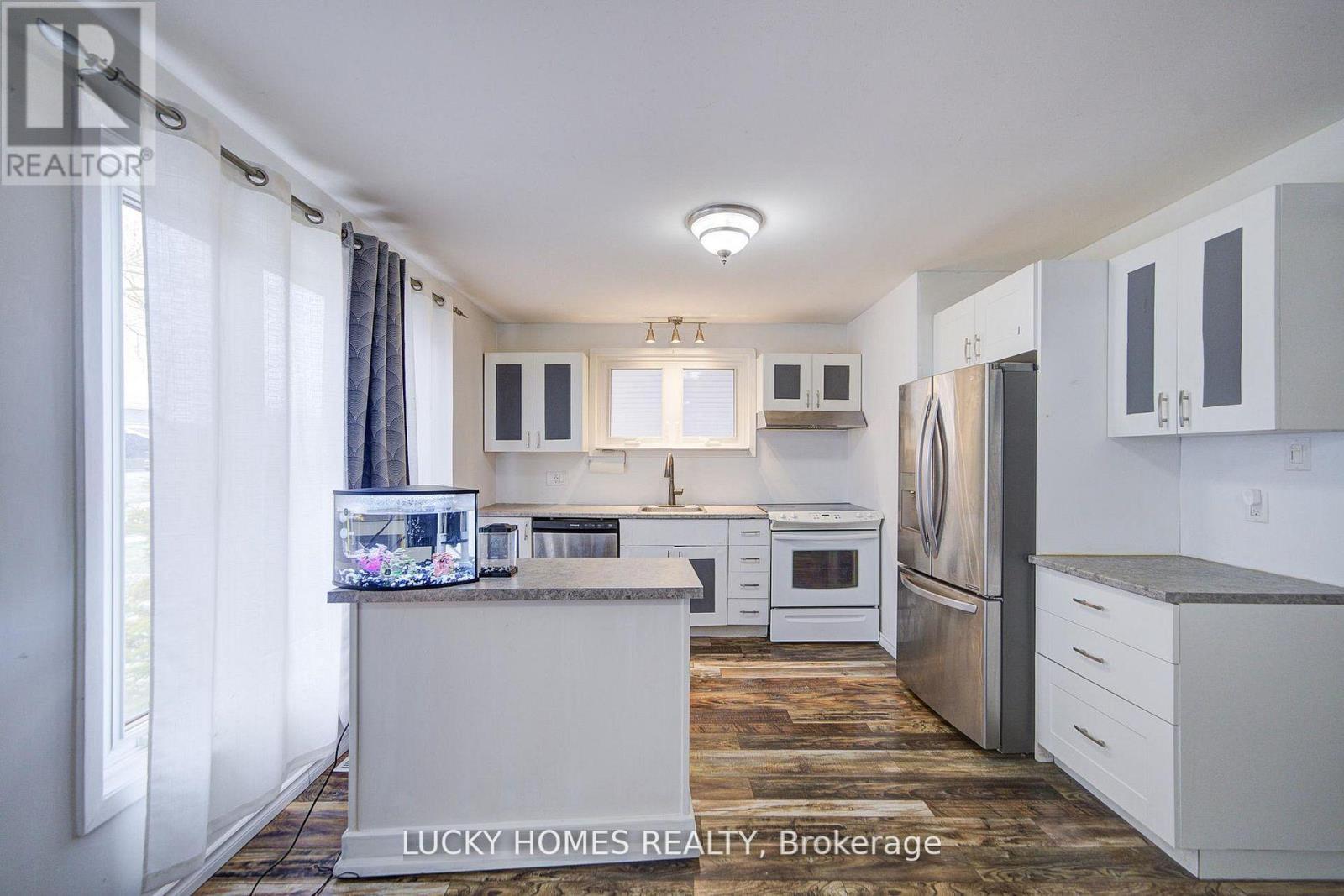 711 Otonabee Drive, Peterborough, ON - Indoor Photo Showing Kitchen With Upgraded Kitchen