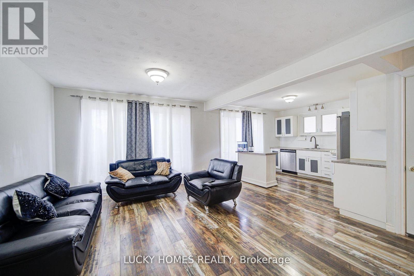 711 Otonabee Drive, Peterborough, ON - Indoor Photo Showing Living Room