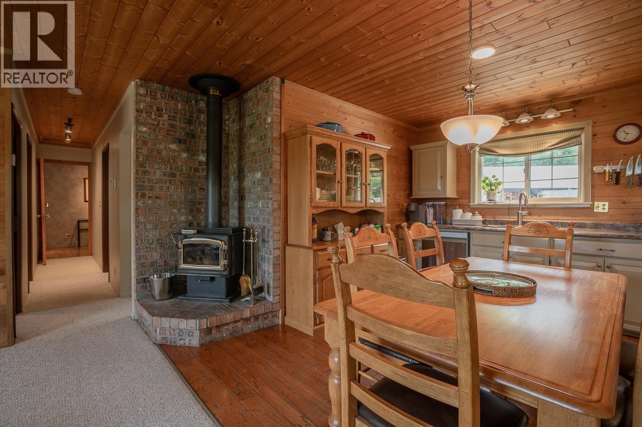 6650 Ryall Road, Lone Butte, BC - Indoor Photo Showing Other Room With Fireplace