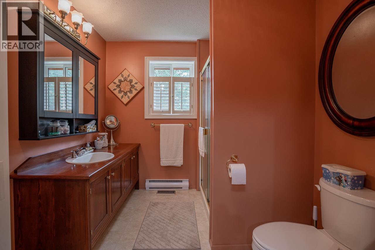6650 Ryall Road, Lone Butte, BC - Indoor Photo Showing Bathroom
