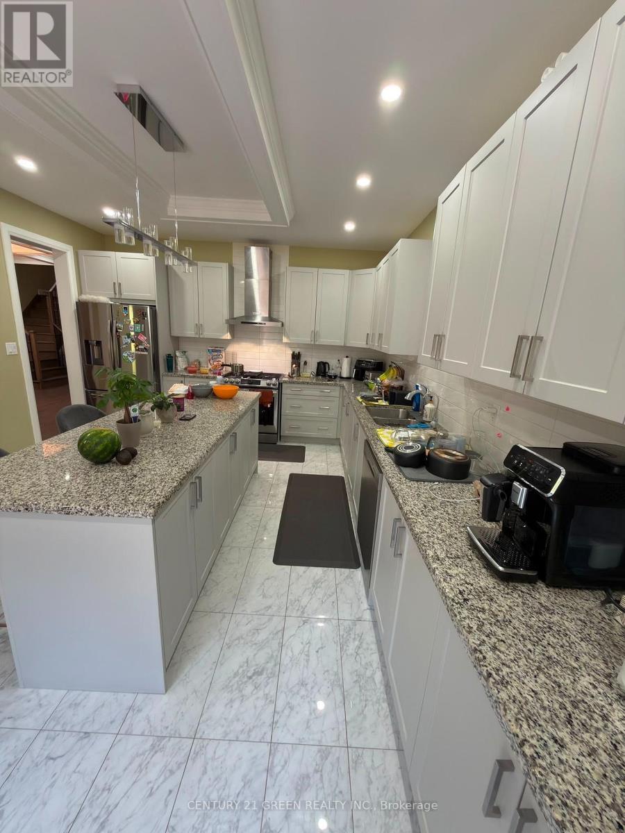 Main - 71 Eberly Woods Drive, Caledon, ON - Indoor Photo Showing Kitchen With Upgraded Kitchen