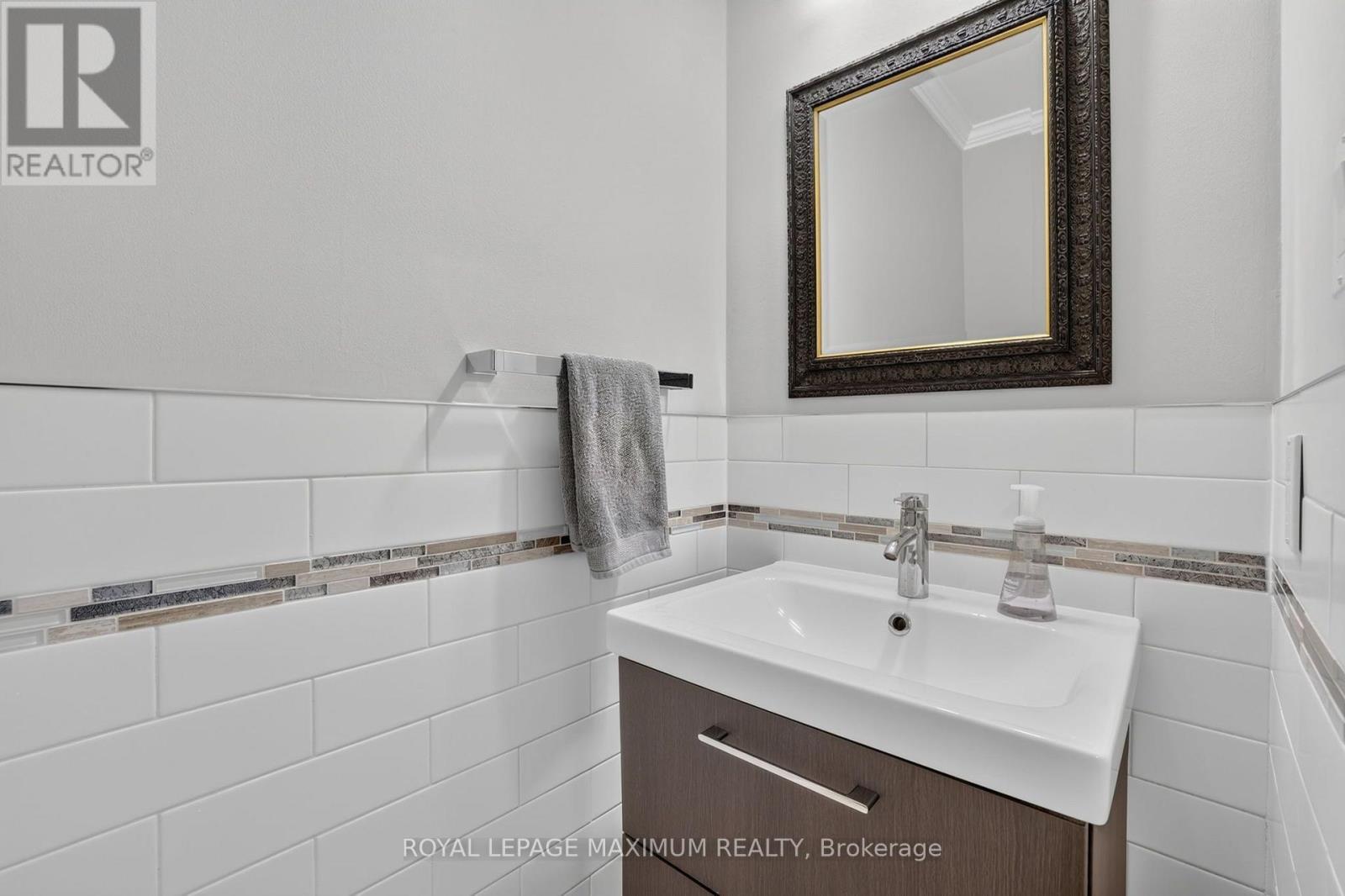 33 Whitburn Crescent, Vaughan, ON - Indoor Photo Showing Bathroom