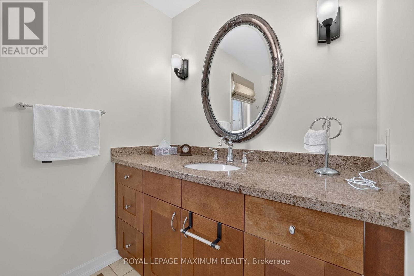 33 Whitburn Crescent, Vaughan, ON - Indoor Photo Showing Bathroom