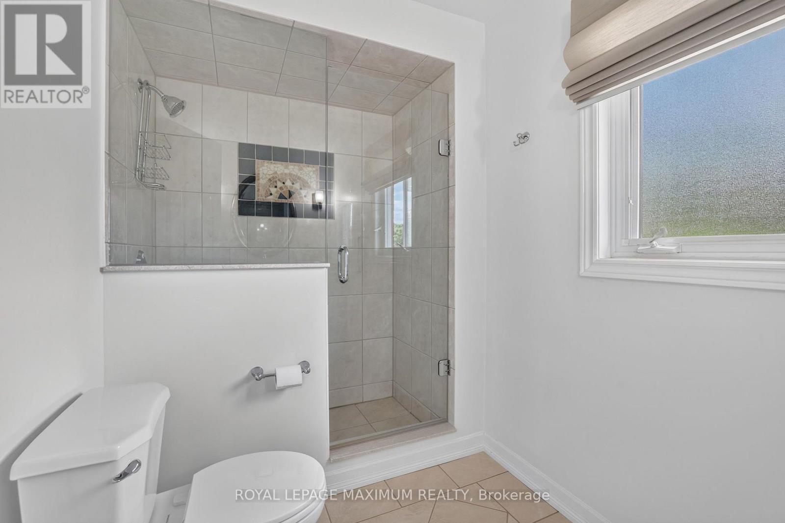 33 Whitburn Crescent, Vaughan, ON - Indoor Photo Showing Bathroom