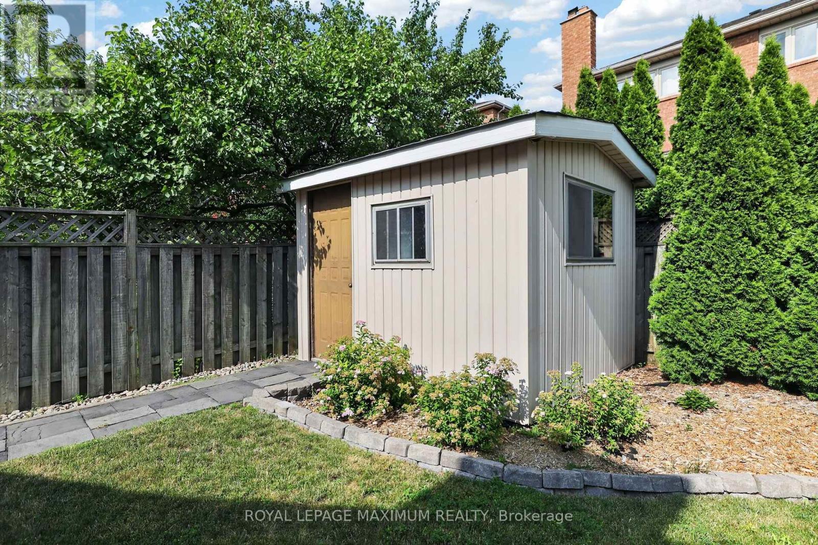33 Whitburn Crescent, Vaughan, ON - Outdoor
