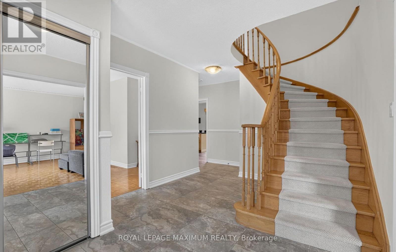 33 Whitburn Crescent, Vaughan, ON - Indoor Photo Showing Other Room