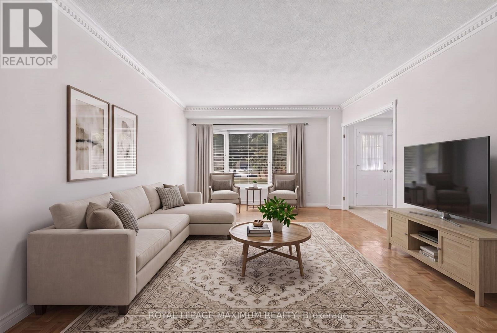 33 Whitburn Crescent, Vaughan, ON - Indoor Photo Showing Living Room