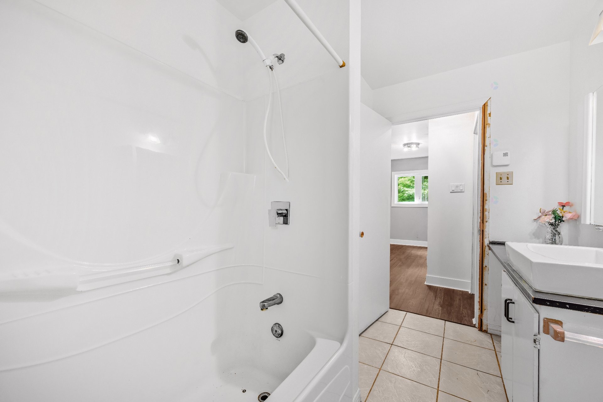 Bathroom - 4015 Ch. Plaisance, Sainte-Julienne, QC - Indoor Photo Showing Bathroom