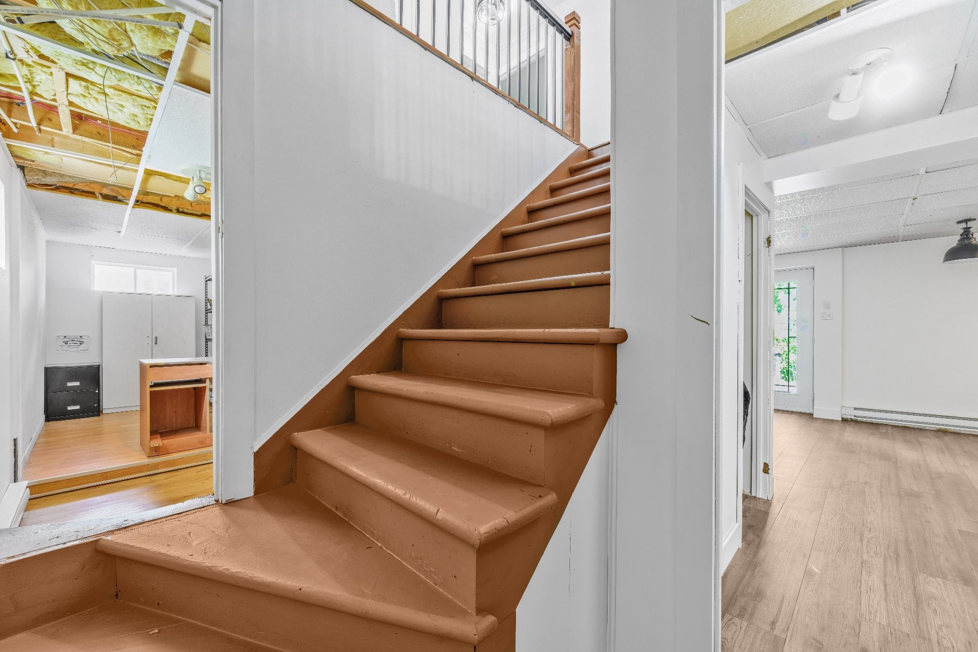 Staircase - 4015 Ch. Plaisance, Sainte-Julienne, QC - Indoor Photo Showing Other Room
