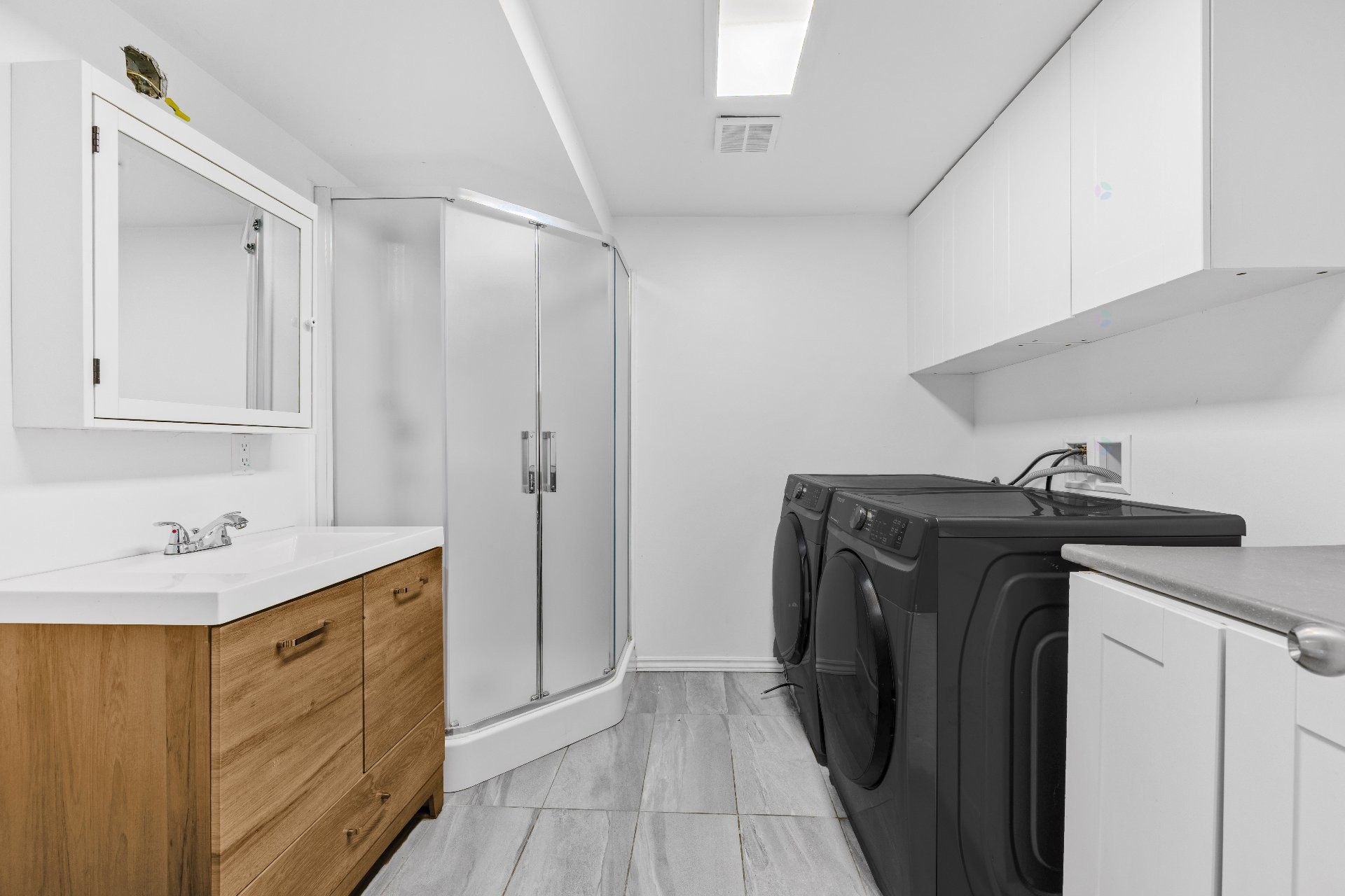 Bathroom - 4015 Ch. Plaisance, Sainte-Julienne, QC - Indoor Photo Showing Laundry Room