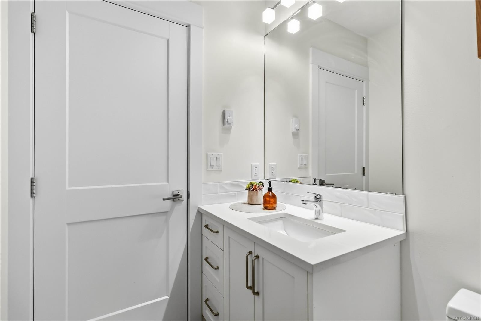 #2-949 Pembroke St, Victoria, BC
