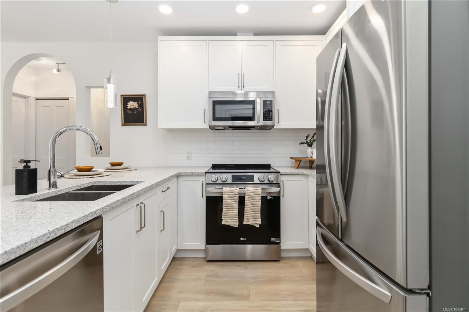 #2-949 Pembroke St, Victoria, BC