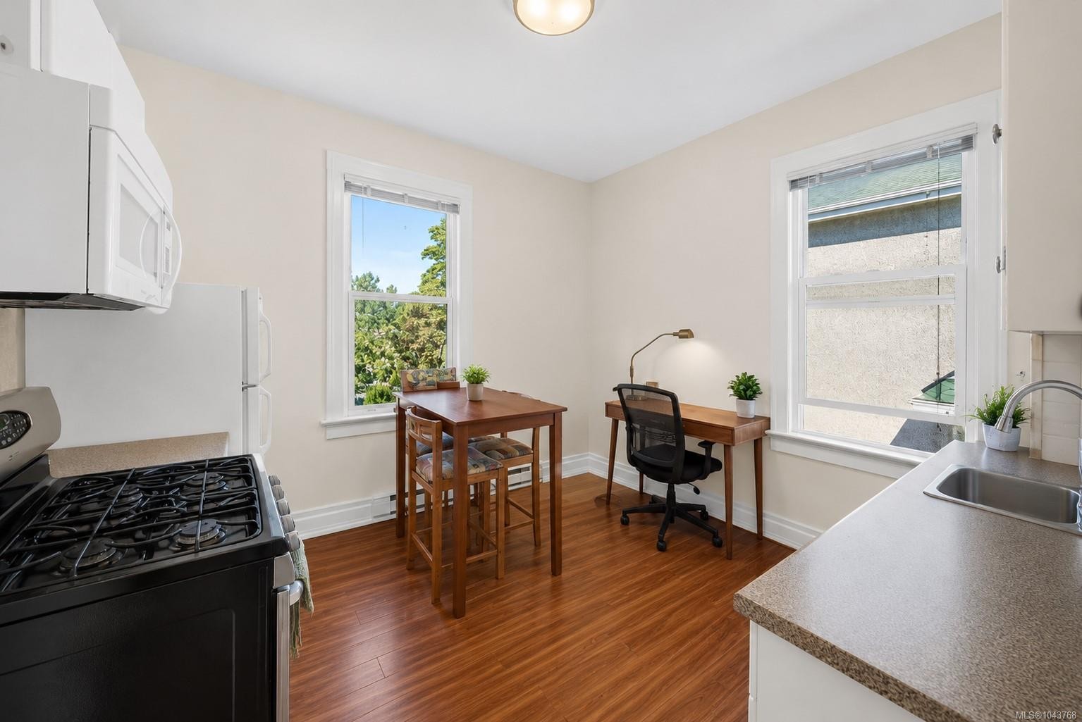 1120 Caledonia Ave, Victoria, BC