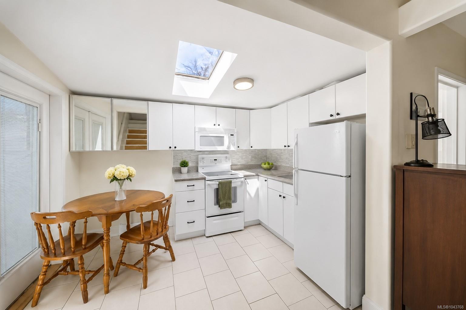 1120 Caledonia Ave, Victoria, BC