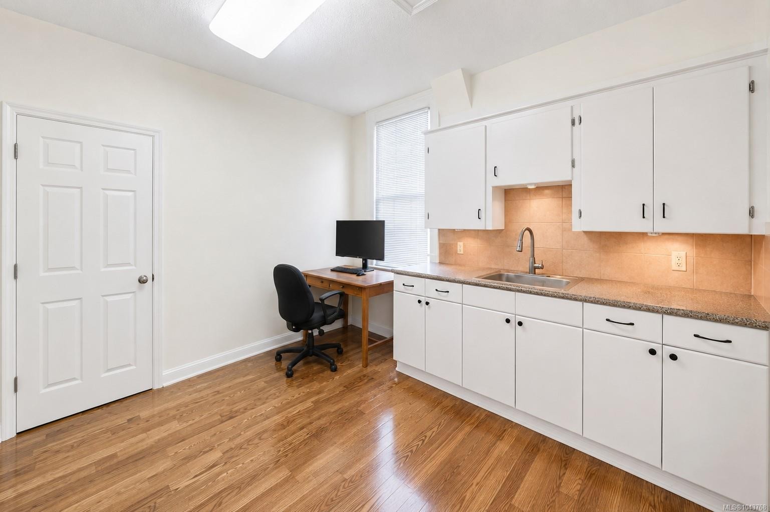 1120 Caledonia Ave, Victoria, BC