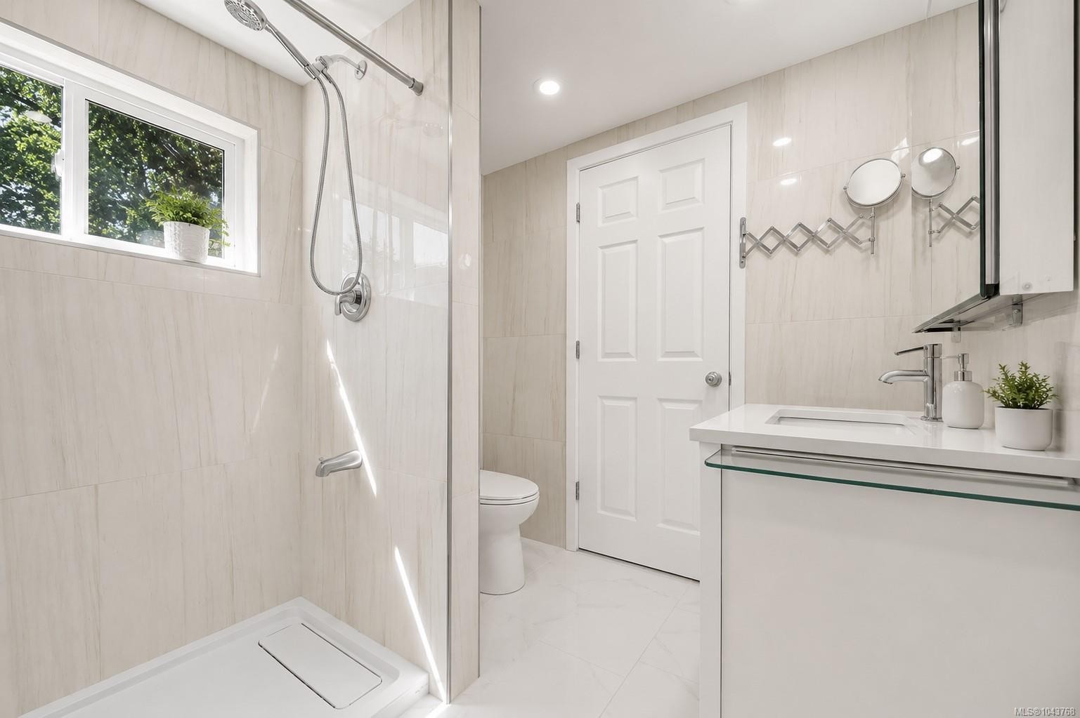 1120 Caledonia Ave, Victoria, BC