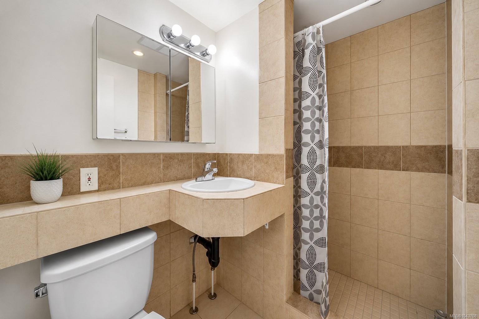 1120 Caledonia Ave, Victoria, BC