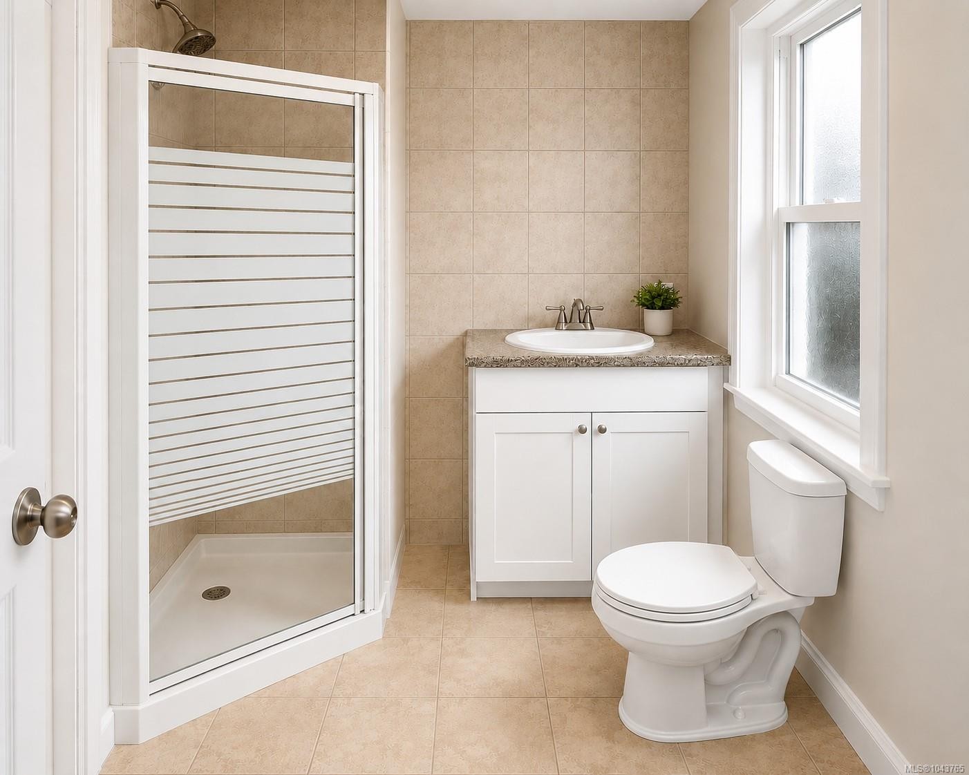 1120 Caledonia Ave, Victoria, BC - Indoor Photo Showing Bathroom