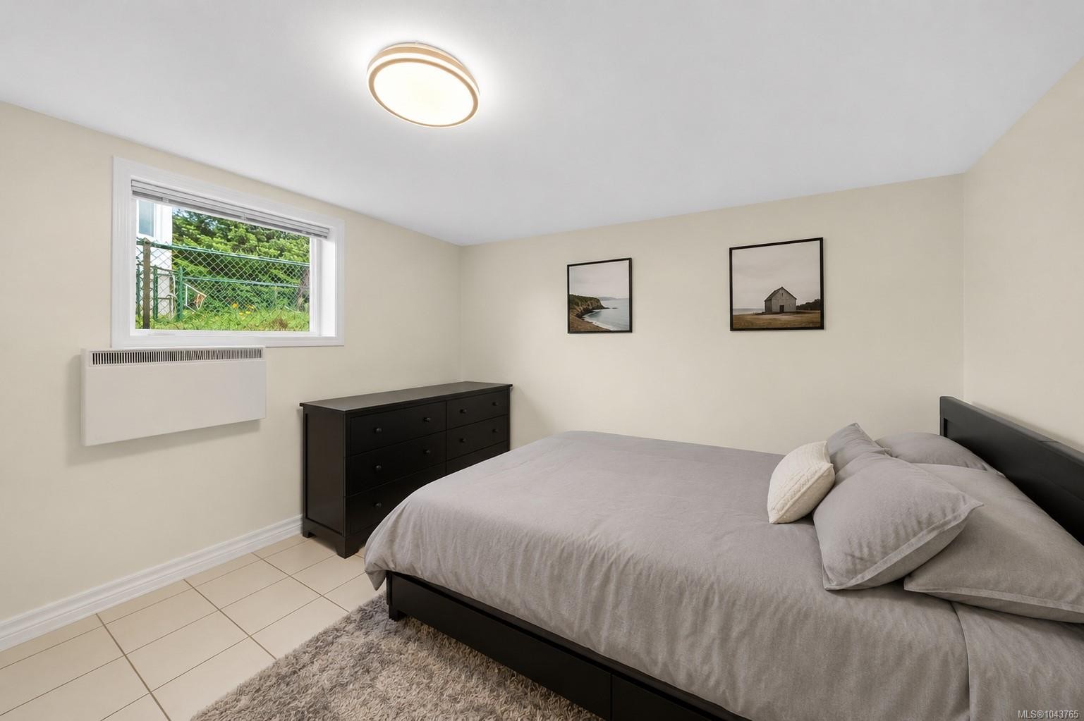 1120 Caledonia Ave, Victoria, BC - Indoor Photo Showing Bedroom