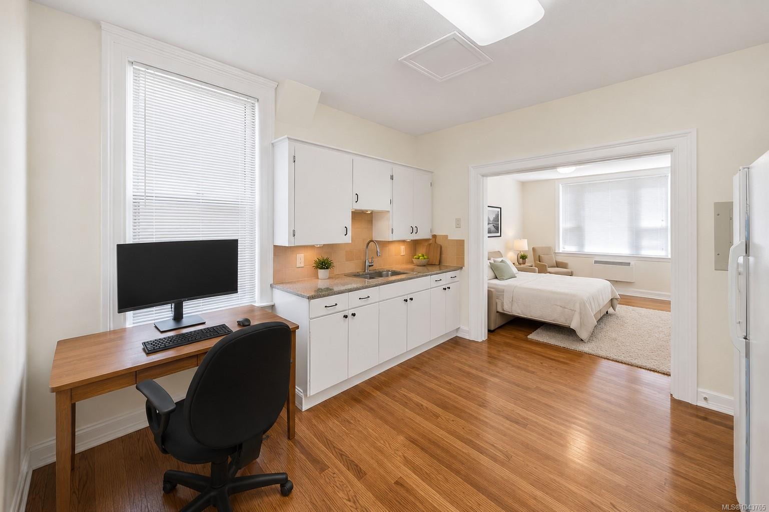 1120 Caledonia Ave, Victoria, BC - Indoor Photo Showing Office