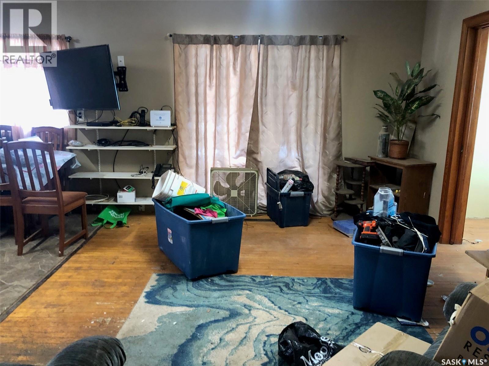 19 1St Avenue N, Hyas, SK - Indoor Photo Showing Other Room