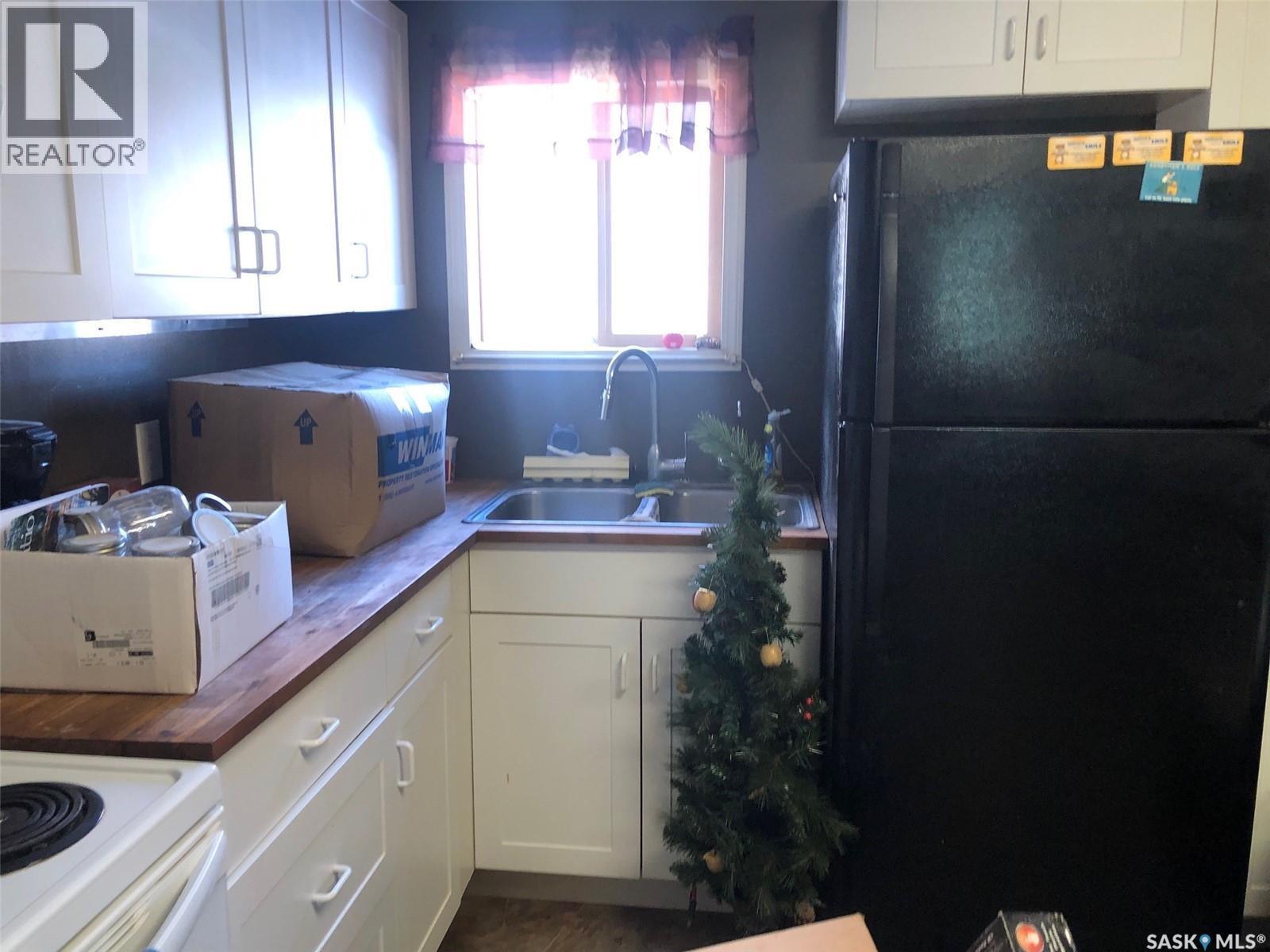 19 1St Avenue N, Hyas, SK - Indoor Photo Showing Laundry Room