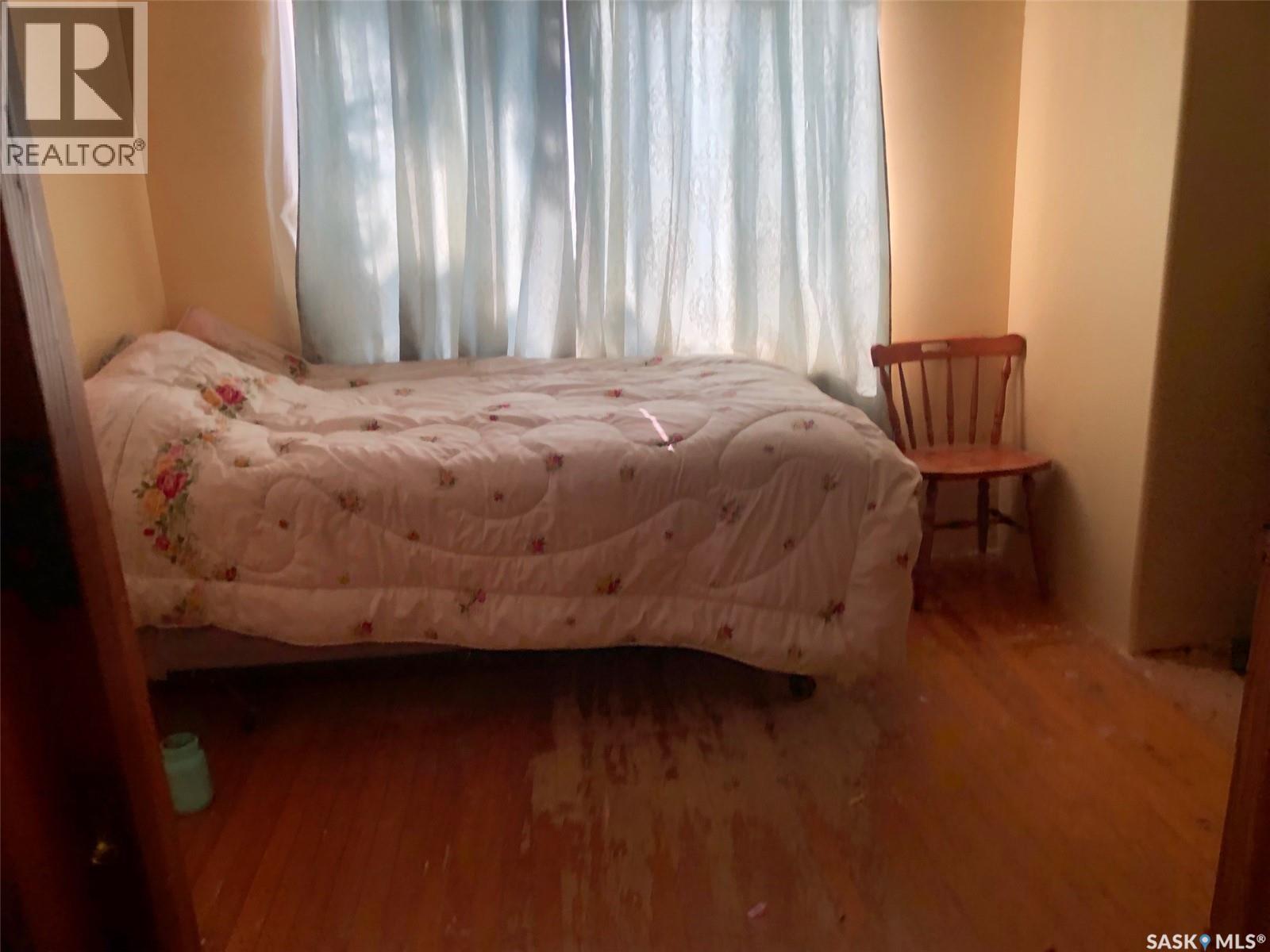 19 1St Avenue N, Hyas, SK - Indoor Photo Showing Bedroom