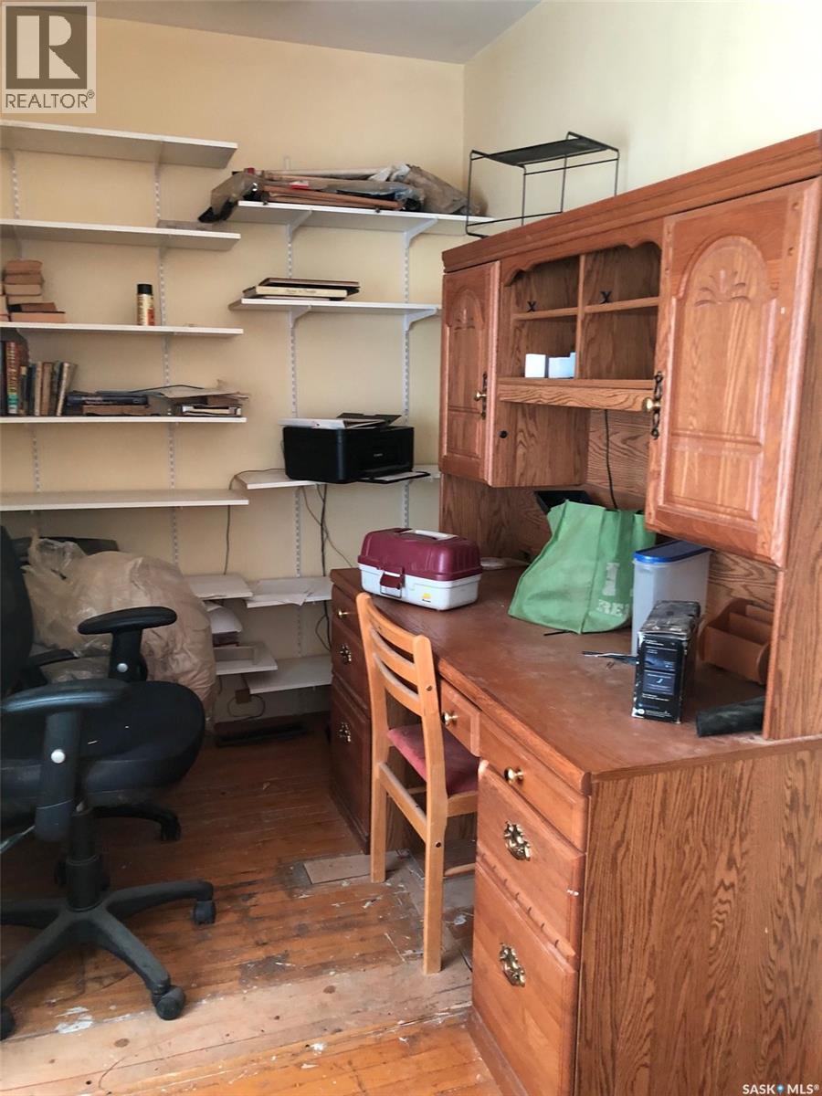 19 1St Avenue N, Hyas, SK - Indoor