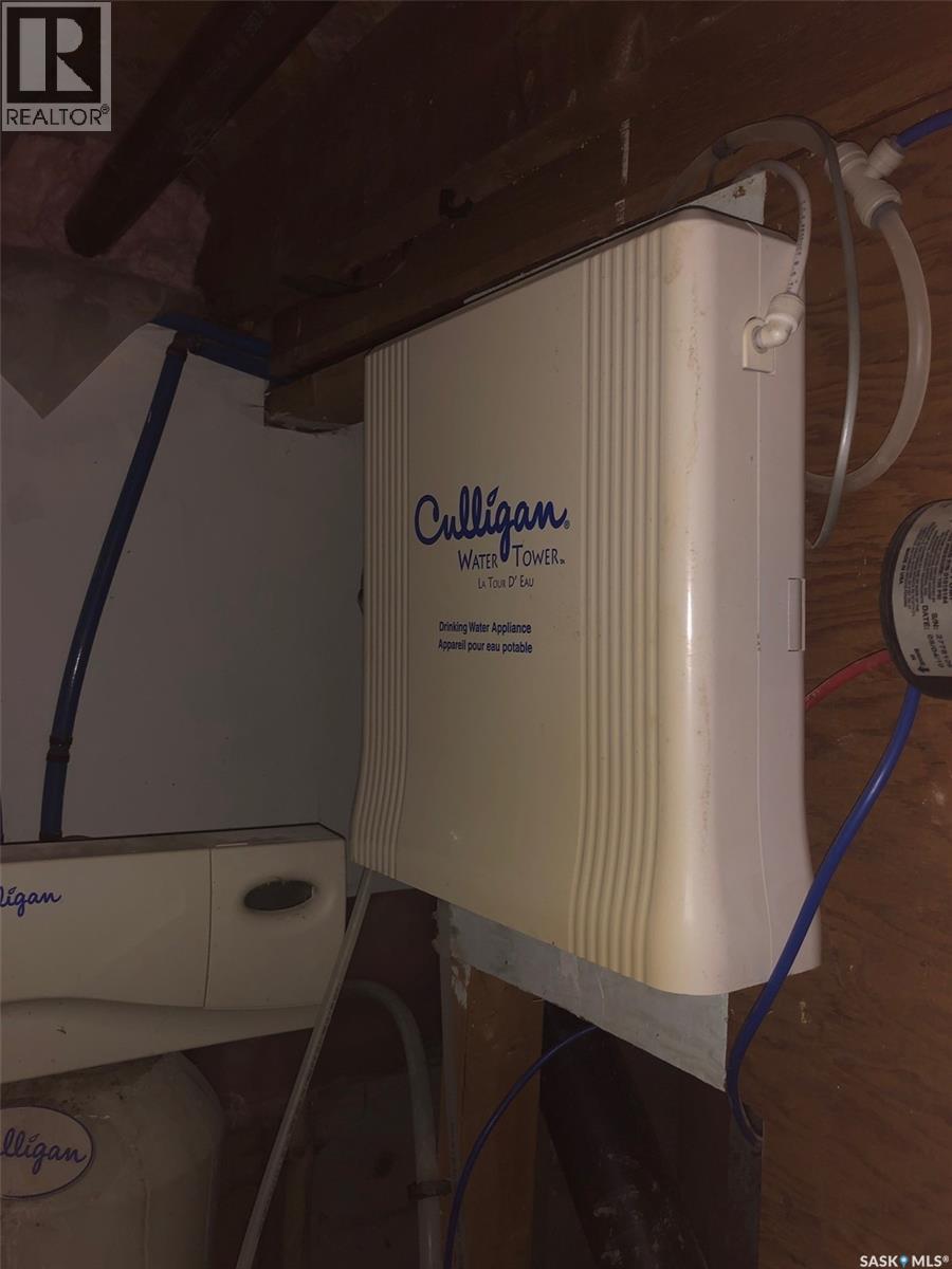 19 1St Avenue N, Hyas, SK - Indoor