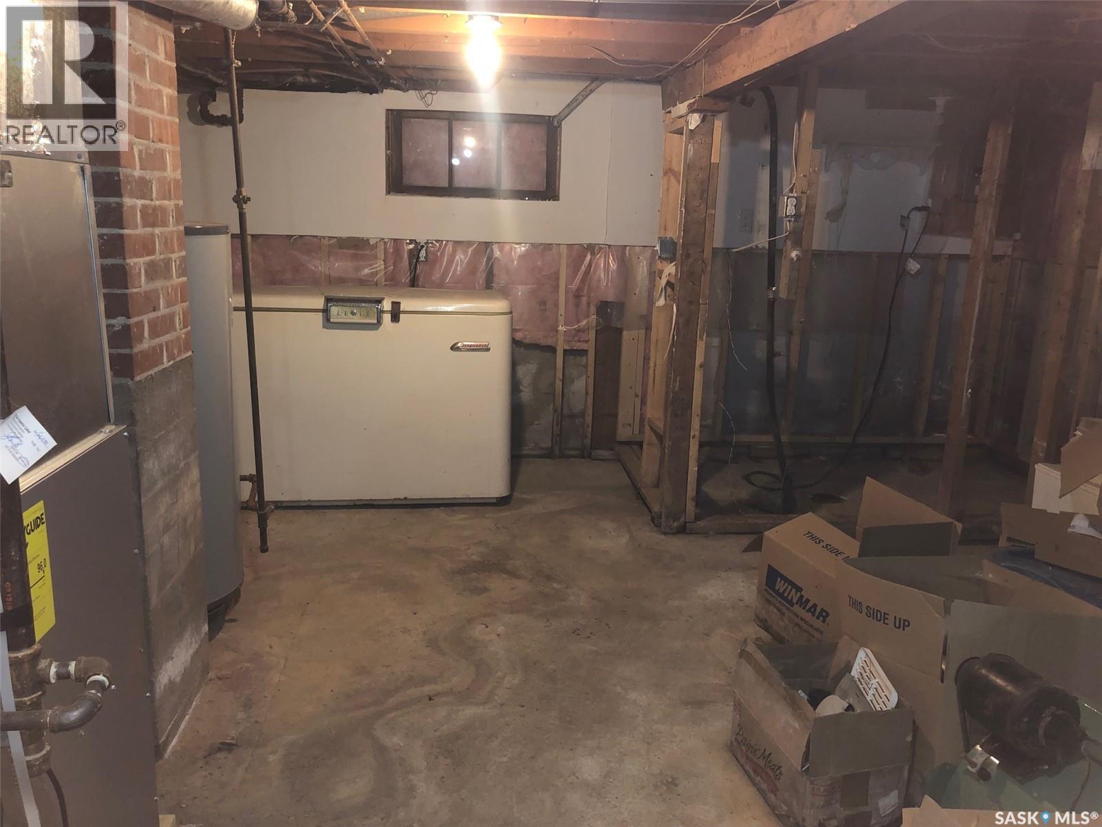 19 1St Avenue N, Hyas, SK - Indoor Photo Showing Basement