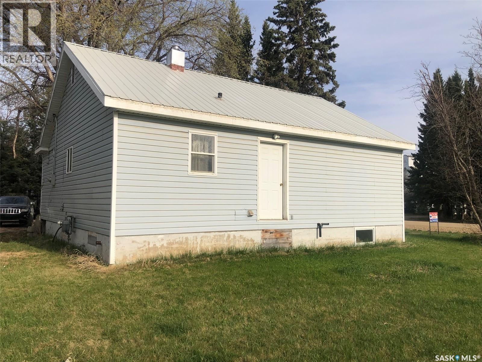 19 1St Avenue N, Hyas, SK - Outdoor