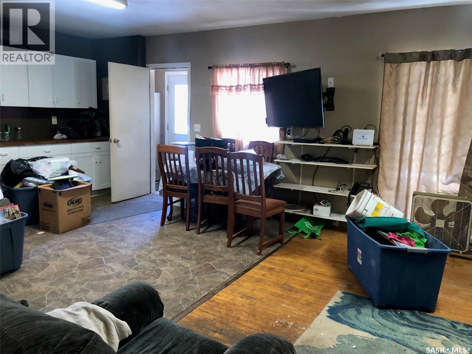 19 1St Avenue N, Hyas, SK - Indoor