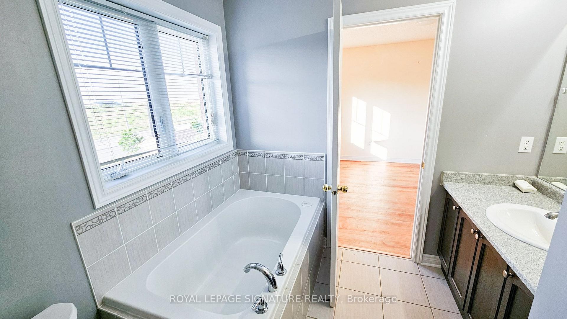 10 Keith Crescent, St. Catharines, ON - Indoor Photo Showing Bathroom