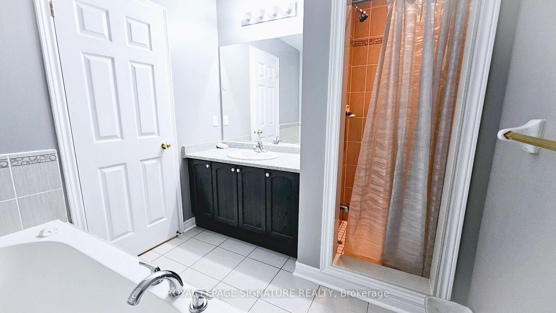 10 Keith Crescent, St. Catharines, ON - Indoor Photo Showing Bathroom