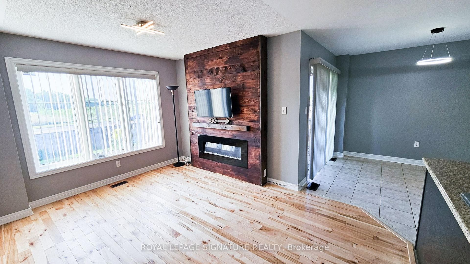 10 Keith Crescent, St. Catharines, ON - Indoor With Fireplace