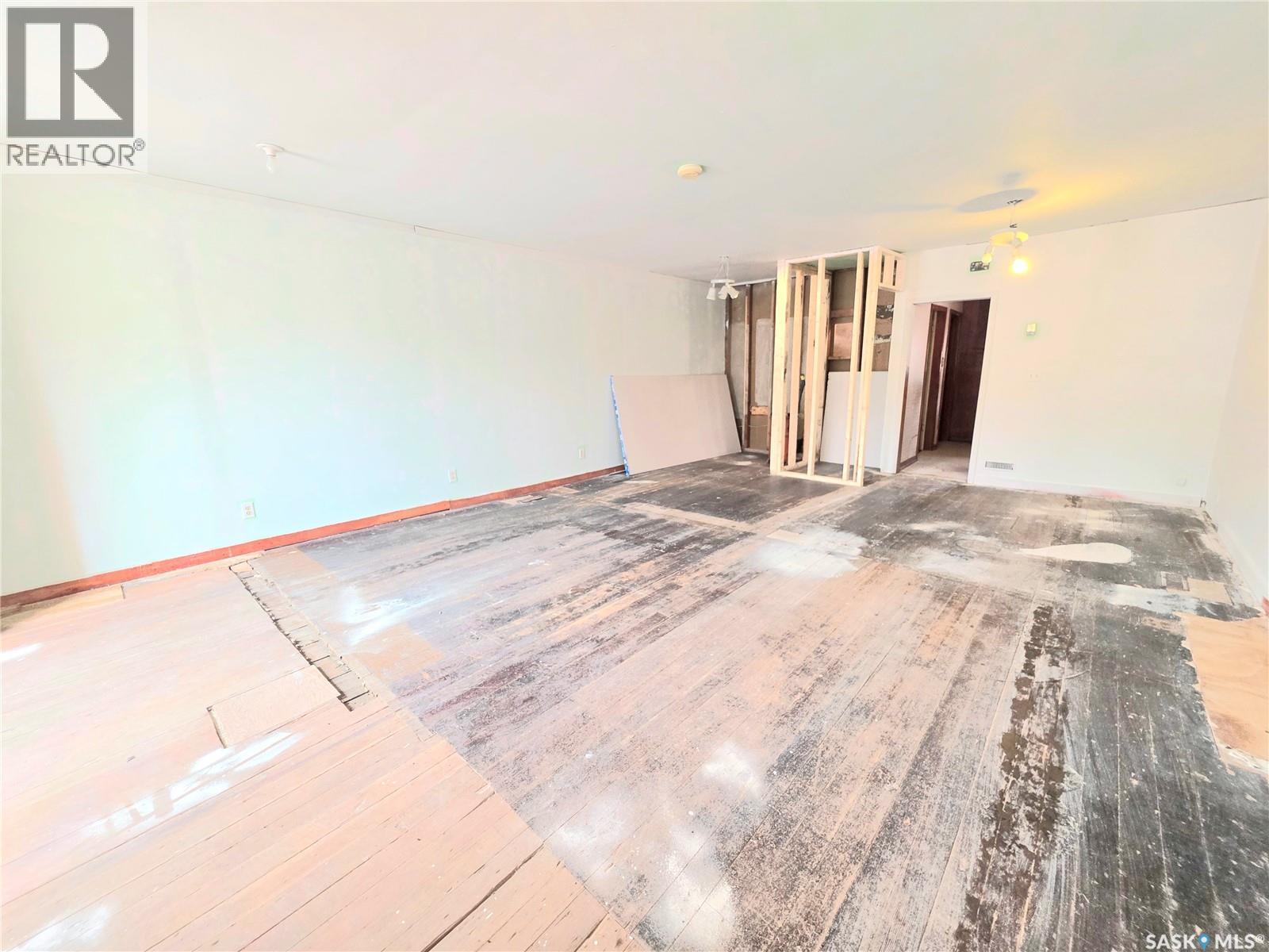 3322 5Th Avenue, Regina, SK - Indoor Photo Showing Other Room