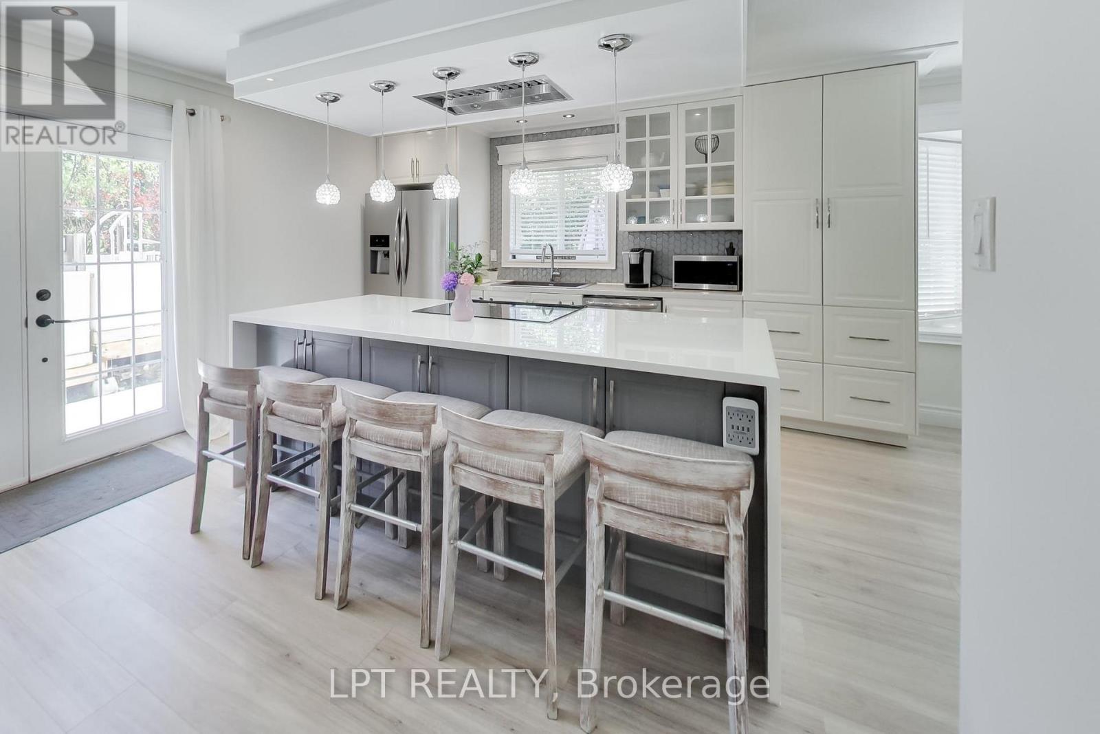 2482 Snowhill Court, Burlington, ON - Indoor