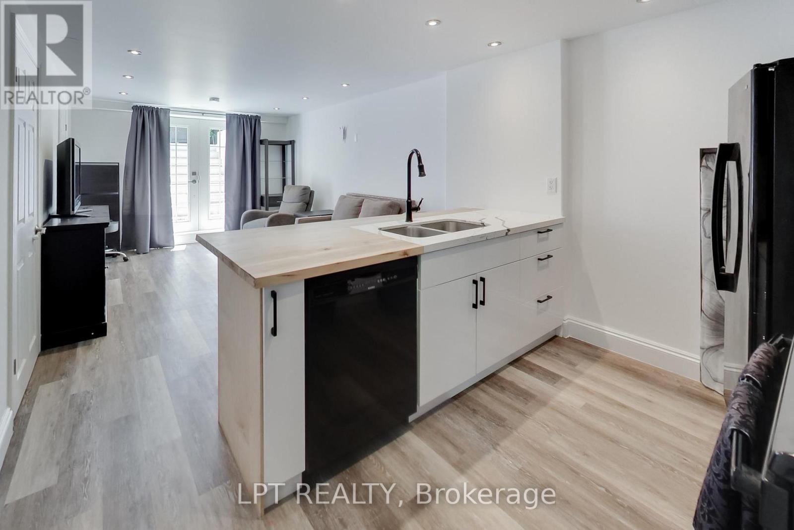 2482 Snowhill Court, Burlington, ON - Indoor Photo Showing Kitchen With Double Sink