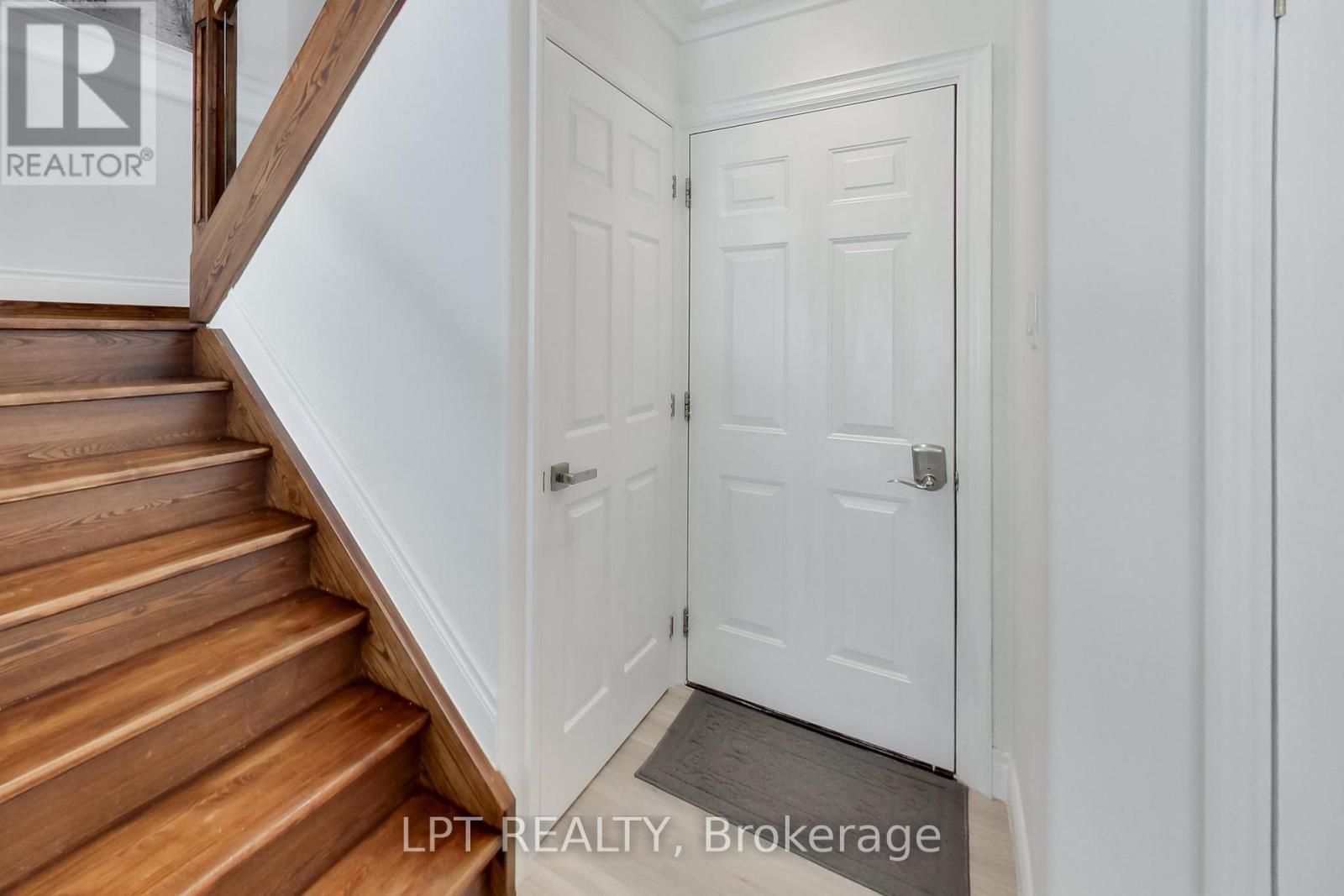 2482 Snowhill Court, Burlington, ON - Indoor Photo Showing Other Room