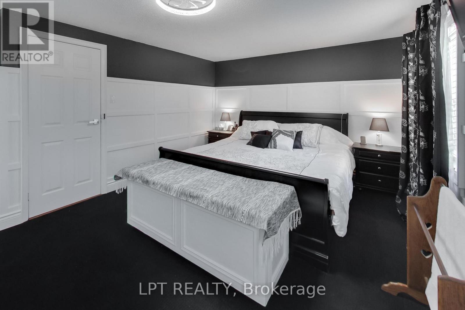 2482 Snowhill Court, Burlington, ON - Indoor Photo Showing Bedroom